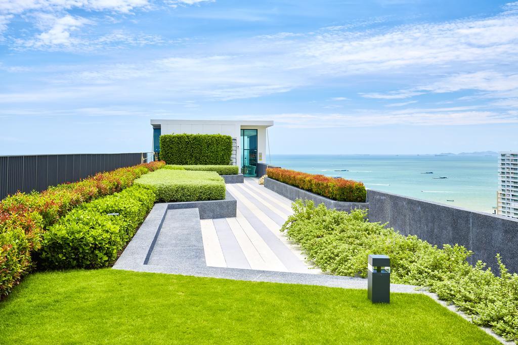 The Base By Fantasea Beach Pattaya Exterior photo